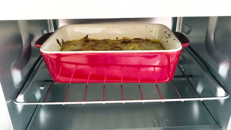 芝士焗南瓜,烤箱180度，10分钟就可以烤好了，看见芝士变成焦黄就可以了