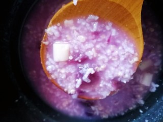 紫薯山药粥,颜色很漂亮。