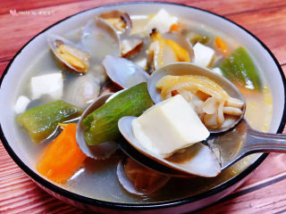 丝瓜花蛤汤,豆腐嫩嫩的入口即化