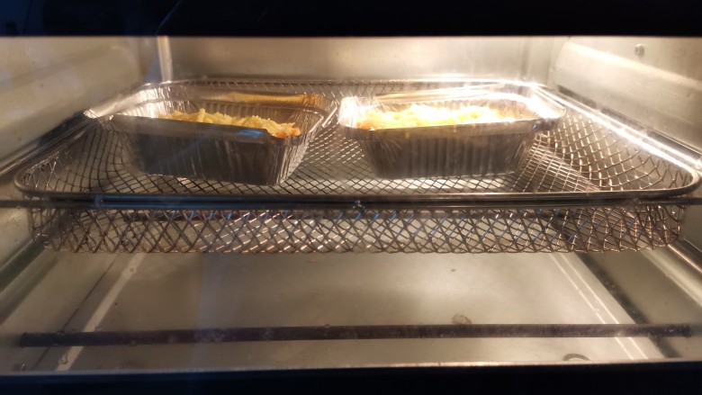 芝士焗南瓜,烤箱要提前预热。