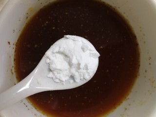 金针菇肥牛卷,一小勺生粉。