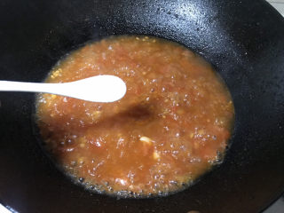 金针菇肥牛卷,一小勺盐，搅拌均匀