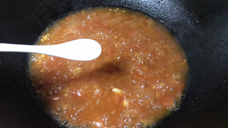 金针菇肥牛卷,一小勺盐，搅拌均匀