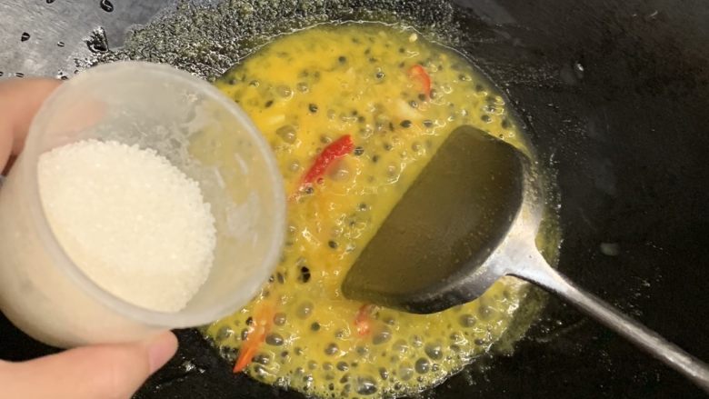 百香果水煮鱼(向往的生活同款),加入白糖。