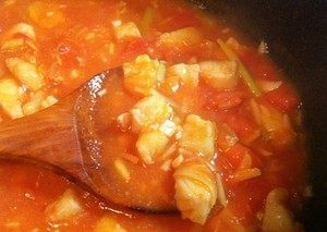 番茄龙利鱼,中火略煮几分钟，加少许盐调味，尝尝熟了即可出锅