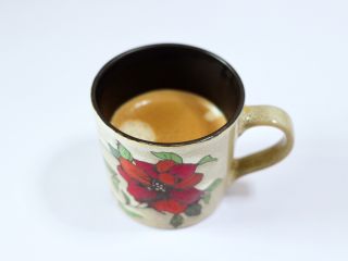 蜜豆椰奶冰果冰咖啡,萃取好的咖啡晾凉备用。