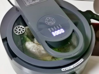 冬瓜薏米排骨汤,盖上盖子，启动煲汤功能，自动时间为30分钟。