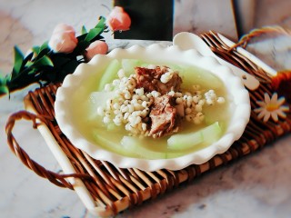 冬瓜薏米排骨汤,出锅 食用