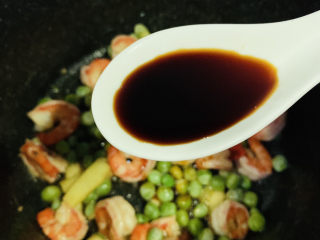 豌豆炒虾仁,加酱油