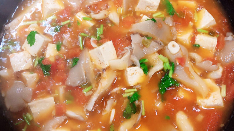 平菇豆腐汤,搅拌均匀，即可出锅了！