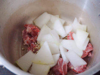 冬瓜薏米排骨汤,还有冬瓜片