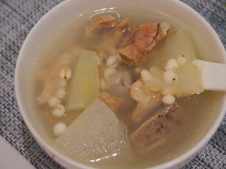 冬瓜薏米排骨汤,夏天真的很适合喝这道汤啊，开胃健脾！