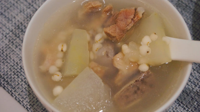 冬瓜薏米排骨汤,夏天真的很适合喝这道汤啊，开胃健脾！
