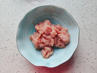 肉末炒豌豆,抓均匀，腌制备用