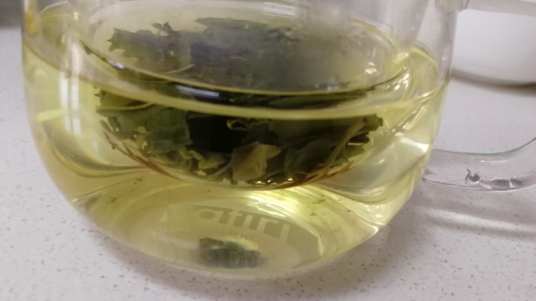 豌豆炒虾仁,适量绿炒，水开后放置10分钟先洗茶，然后倒入适量热水。