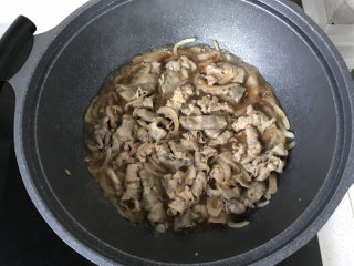 日式肥牛饭,让每一个肥牛卷都浸入汤汁；