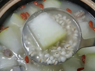 冬瓜薏米排骨汤,非常的鲜美，夏天喝太舒服了