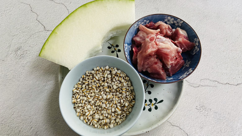 冬瓜薏米排骨汤,准备好食材