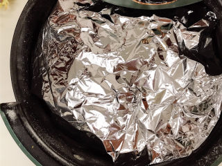 咖喱鸡肉面包,烤10分钟后盖上锡纸继续烤