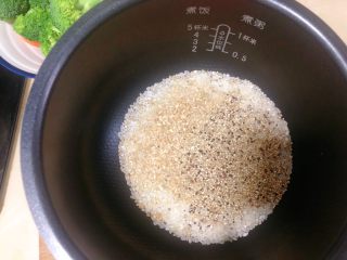 日式肥牛饭,焖一些杂粮饭，一份大米，一份糙米，一份藜麦