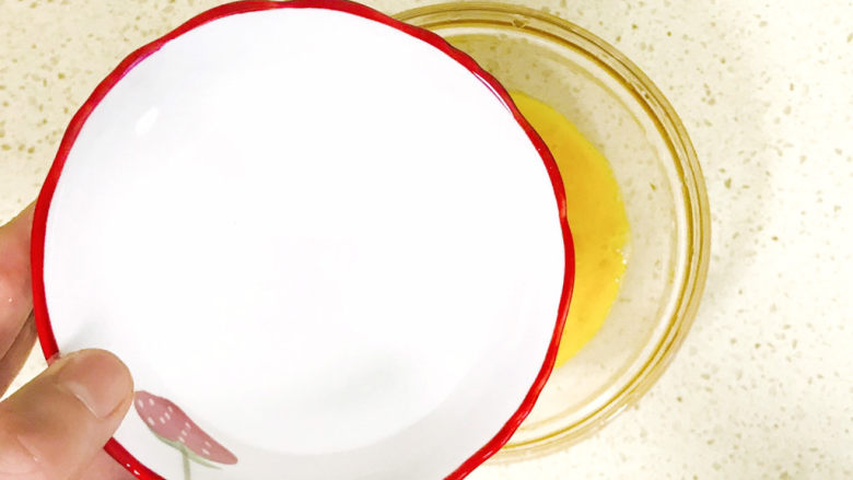 腊肠蒸蛋,加入鸡蛋液一倍半的清水
