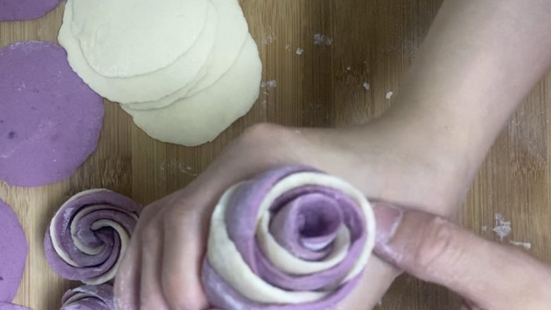 紫薯玫瑰花馒头,这样两头都是花形了
