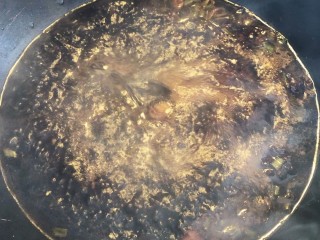 锅巴菜,加入清水煮沸腾