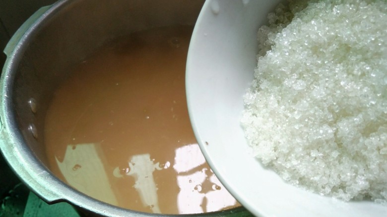 绿豆芋圆粥,排气后加入适量的白糖