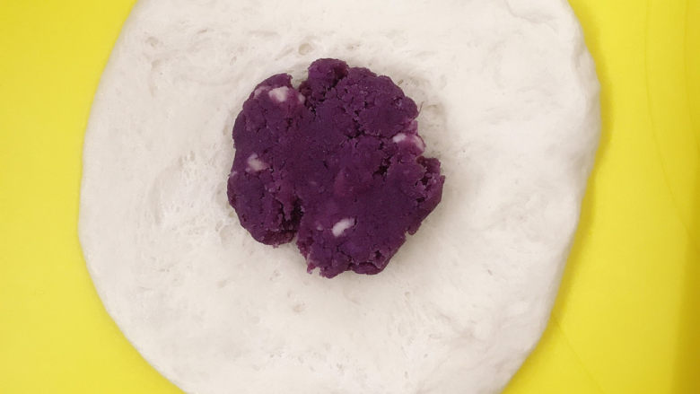 紫薯奶酪包,放入紫薯