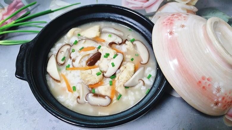 香菇滑鸡粥,拍上成品图，一道鲜美的香菇滑鸡粥就完成了。