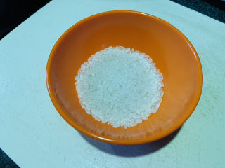 香菇滑鸡粥,准备大米