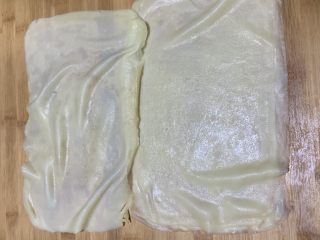 榴莲毛巾卷😄,饼皮冷藏30分钟