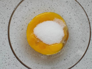虎皮蛋糕卷,虎皮部分：蛋黄+白砂糖