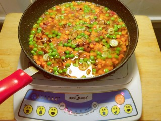 豌豆糯米饭,煮开后关火