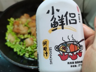 蒜苔米豆腐,加少许的调味汁