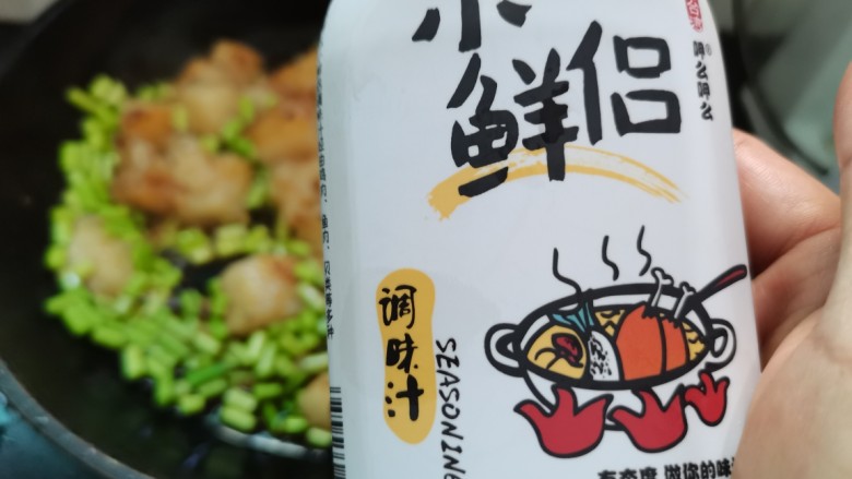 蒜苔米豆腐,加少许的调味汁