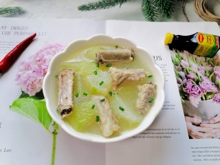 冬瓜猪骨汤,拍上成品图，一道清爽又鲜美的冬瓜猪骨汤就完成了。
