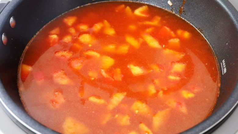 番茄浓汤饺子,加入清水