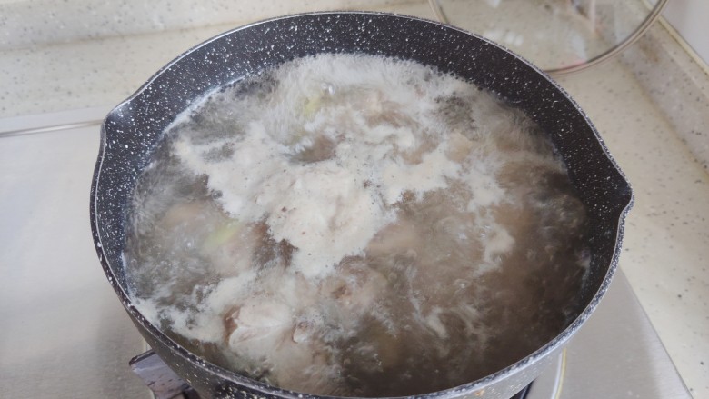 冬瓜猪骨汤,中大火煮7.8分钟