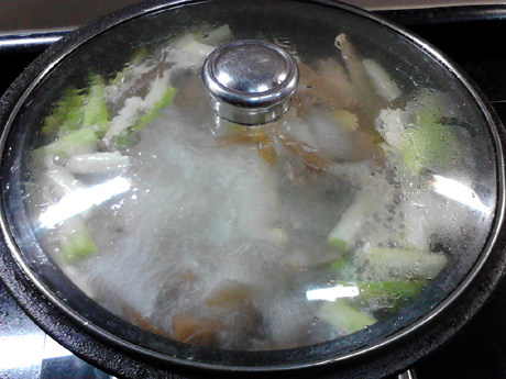 老鸭煲,然后转小火，盖上盖子，煮约1-2小时。