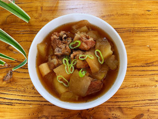 冬瓜猪骨汤,电压力锅炖的排骨特别烂，也可以用砂锅炖，只不过砂锅炖太慢了，但是砂锅炖出来的味道更浓郁。