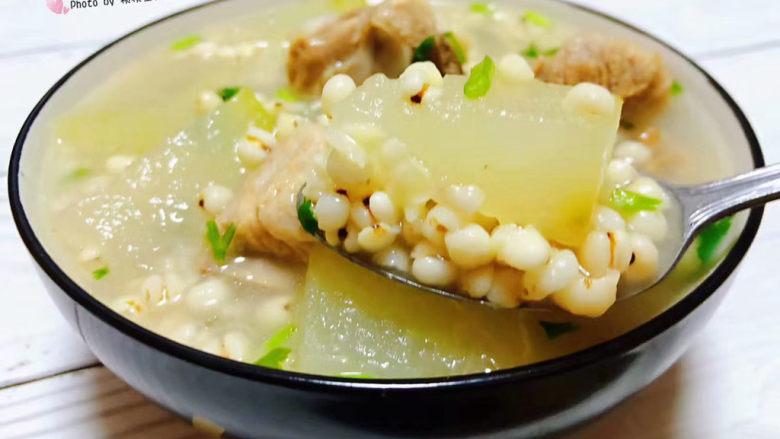冬瓜薏米排骨汤,冬瓜入口即化薏米具有独特的米香混搭着排骨的香浓绝对是一级棒