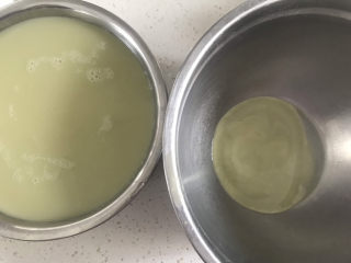 绿豆凉粉（纯手工）,底部沉淀的就是绿豆淀粉，有点少