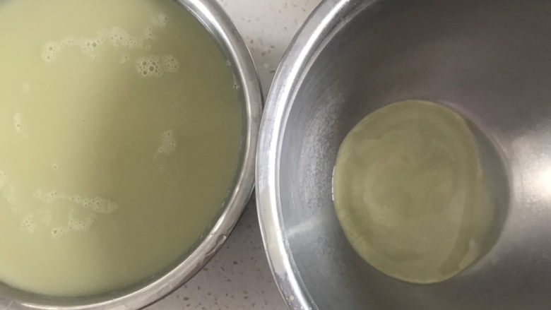 绿豆凉粉（纯手工）,底部沉淀的就是绿豆淀粉，有点少