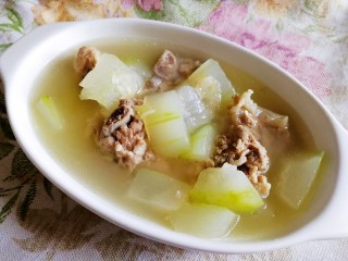 冬瓜猪骨汤,汤汁清润，鲜美。