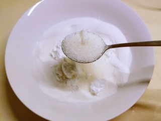 红豆糯米糍,糯米粉 玉米淀粉和白糖混合