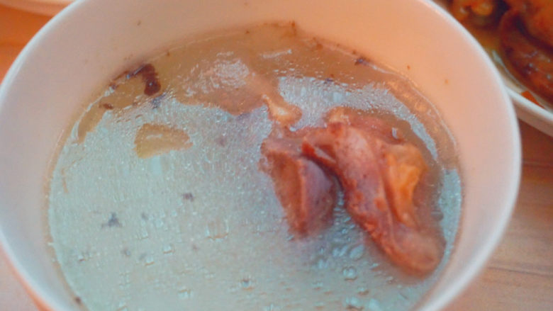 冬瓜猪骨汤,我冬瓜片切太薄啦😂高压锅一煮就烂了，冬瓜切块就最好了