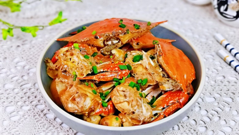 红烧梭子蟹,红烧梭子蟹，简单快手家常菜。