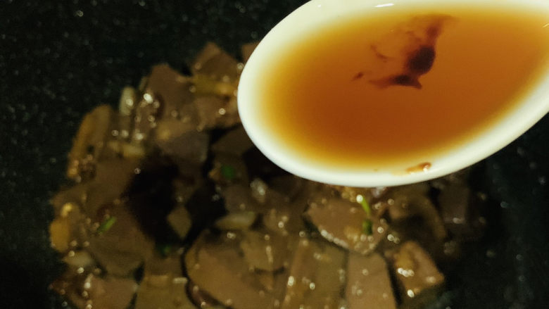 鸭血豆腐,加料酒，炝香