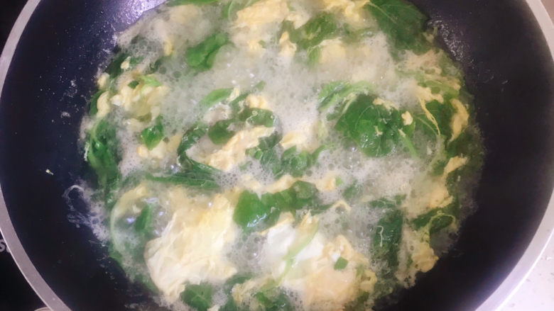粉鸡汤（阜阳特色小吃）,煮至鸡蛋熟透关火